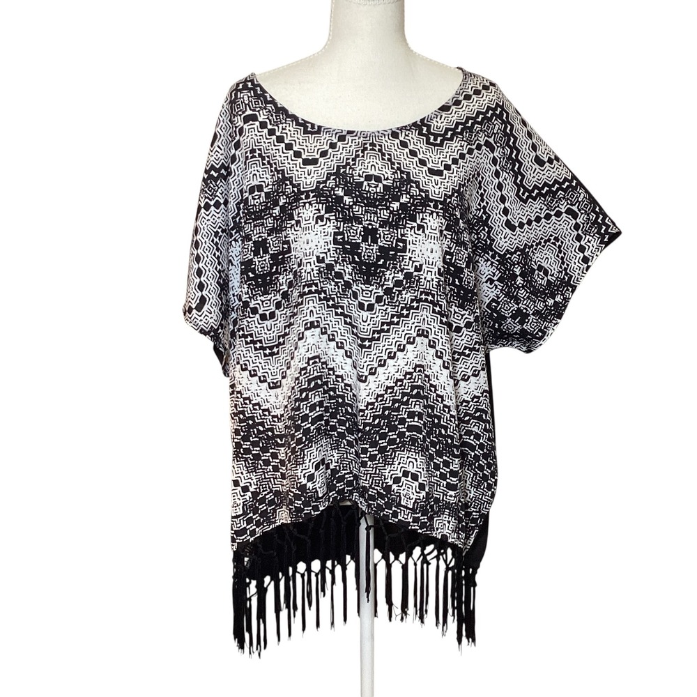 New Directions Fringe Top Women Size 3X Black White Geometric Boho Dolman Sleeve